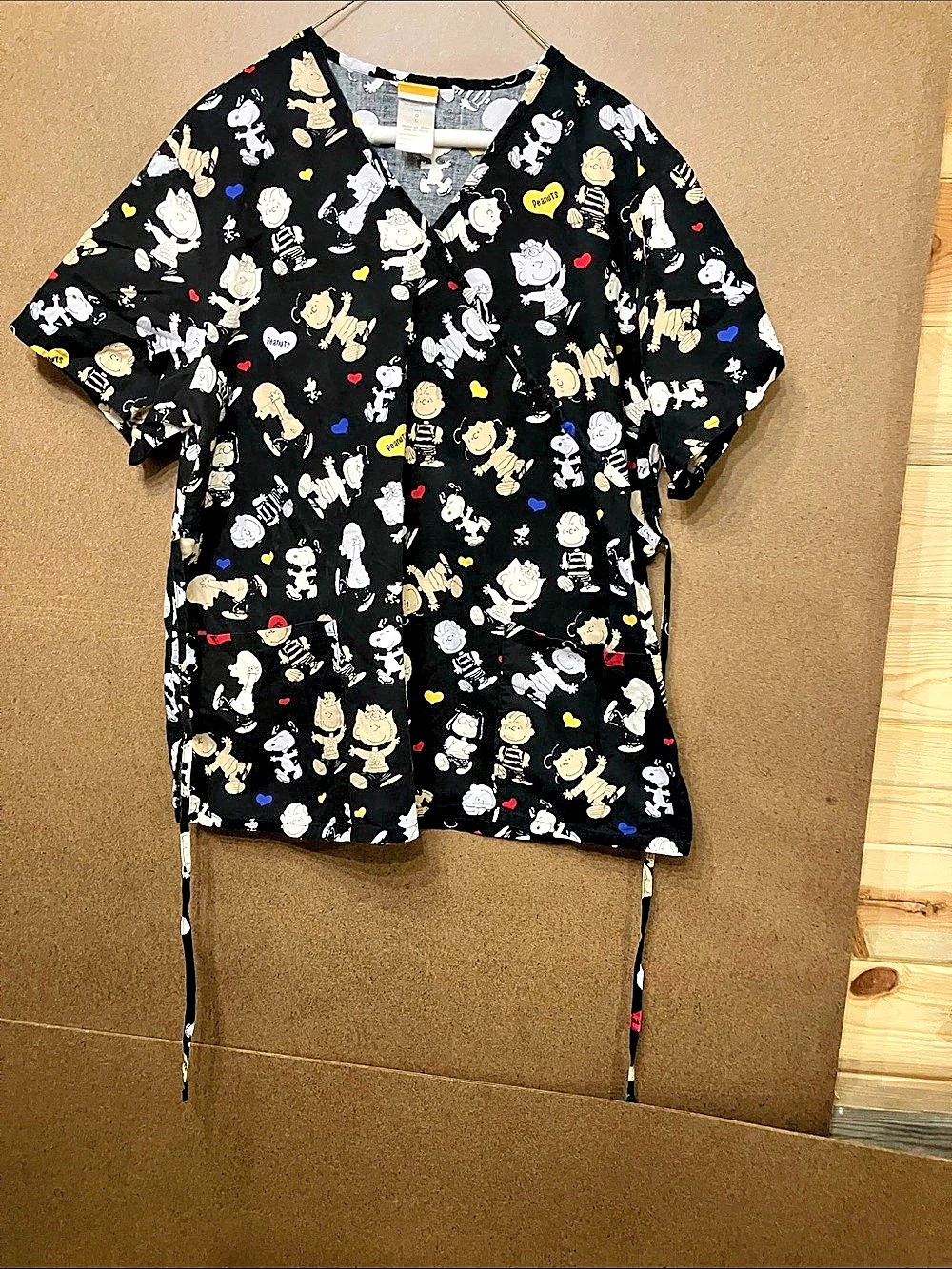 Peanuts scrub top Graphic Print Short Sleeve Top Size Large
